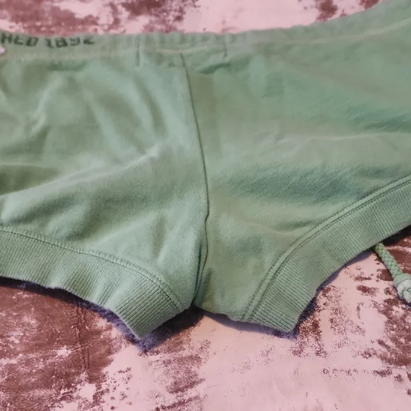 Abercrombie & Fitch Women's NY Athletic Short Shorts. Size: L